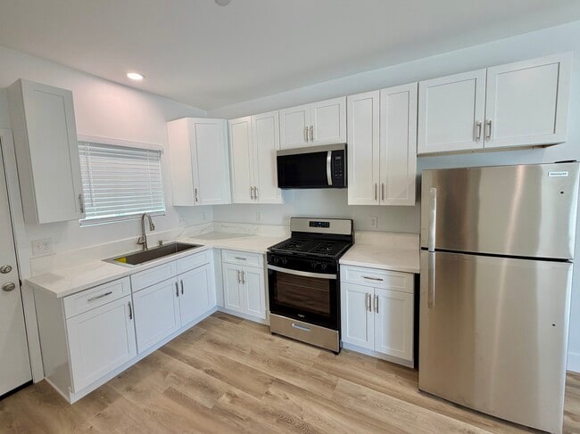 Building Photo - 6991 Del Rosa Ave