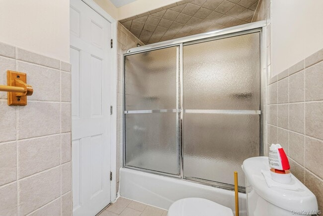 Building Photo - 983 Warren Ave