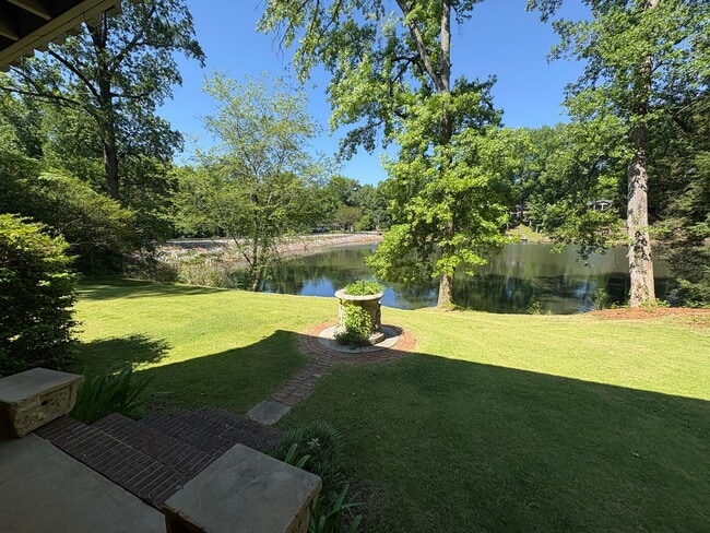 Building Photo - Large Lakefront Home Minutes from Downtown Greenville!