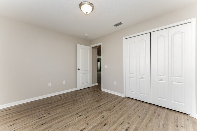 Building Photo - 12724 Lake Vista Dr