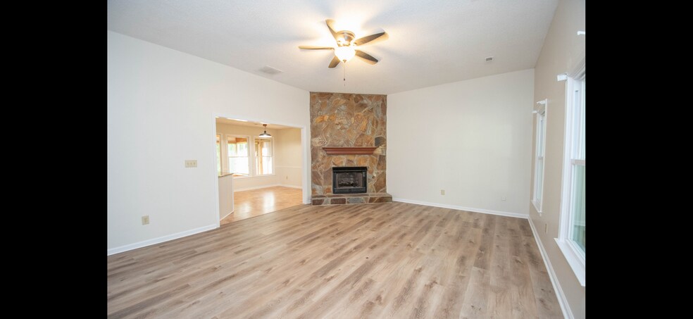Building Photo - 42 7 Pines Cir