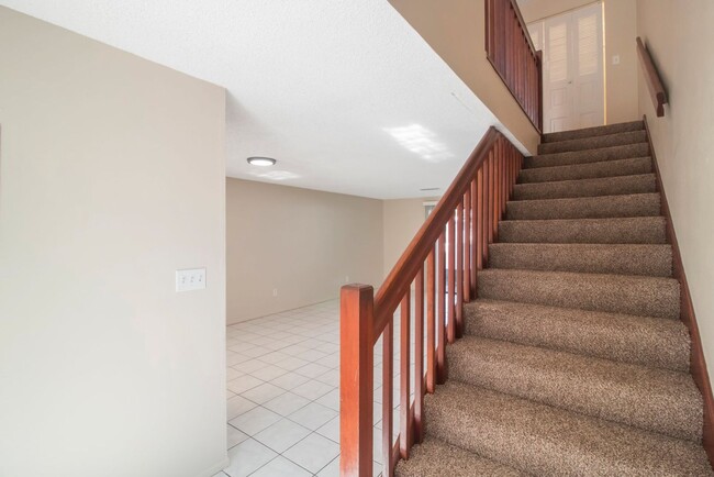 Building Photo - Spacious 2bdrm/1.5bath Townhome ** Ready N...