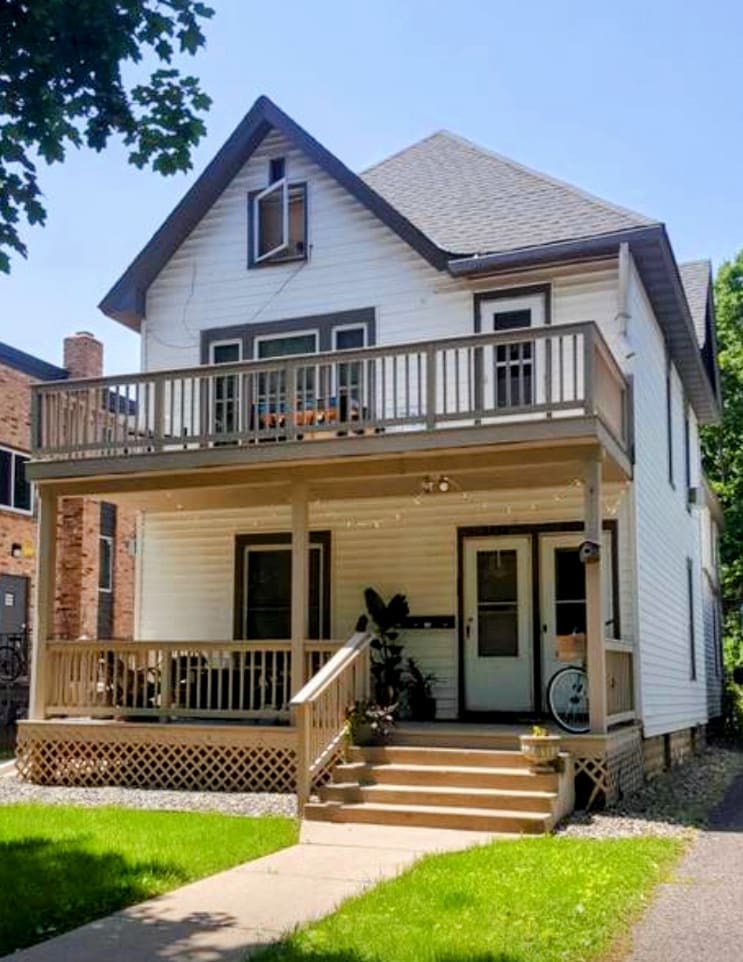 Building Photo - 2730 pleasant Ave S