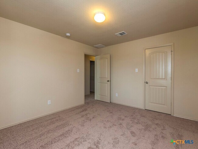 Building Photo - 113 Tallow Trl