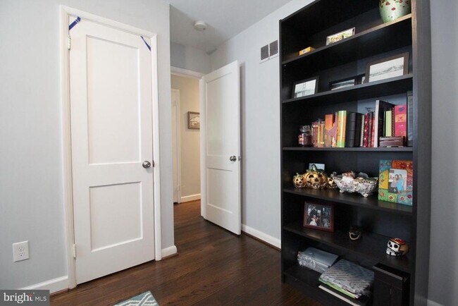 Building Photo - 3287 Annandale Rd