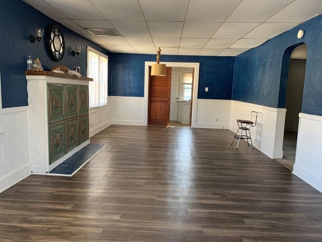 Building Photo - Two Bedroom Home