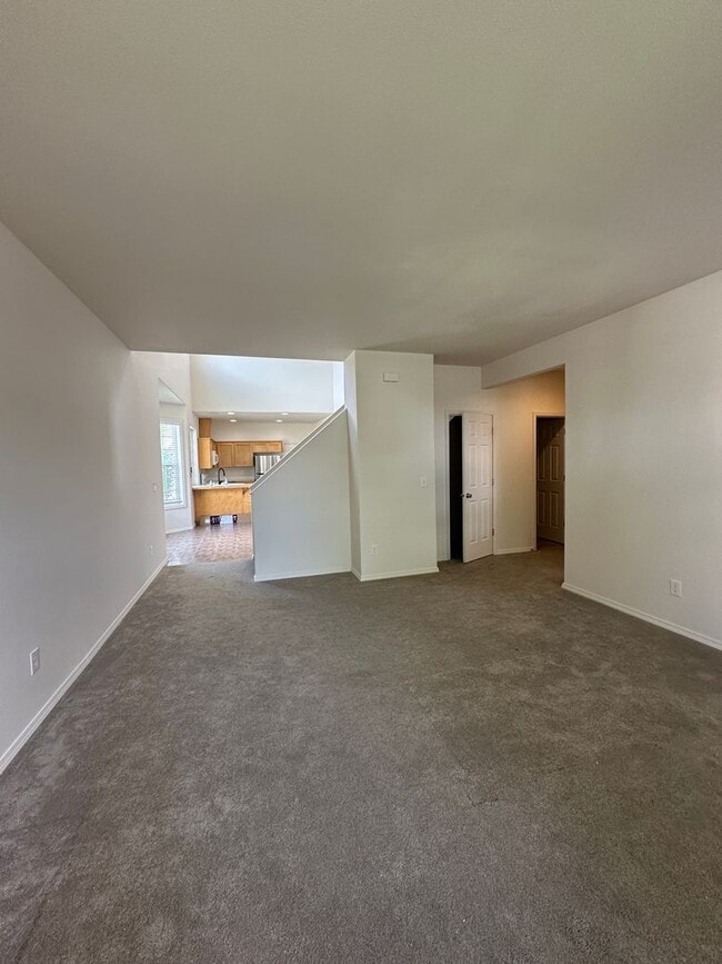 Building Photo - 3 bedroom 2.5 bath off Rd 100
