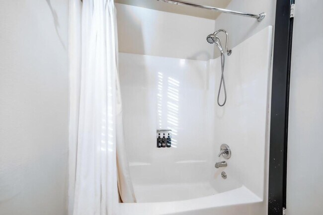 Building Photo - Furnished Park City Studio Available for Rent