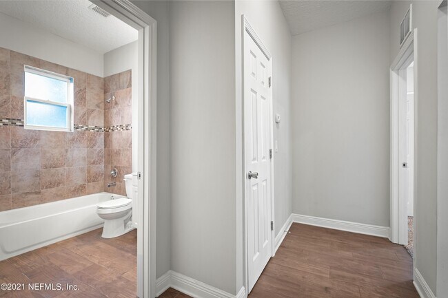 Building Photo - 1945 Redell St