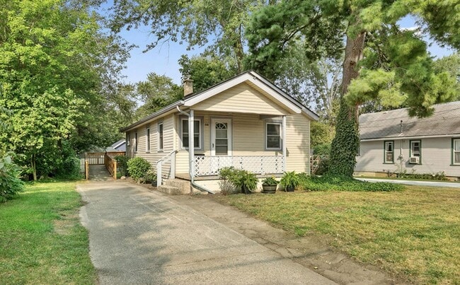 Building Photo - 2115 Oakwood Ave NE