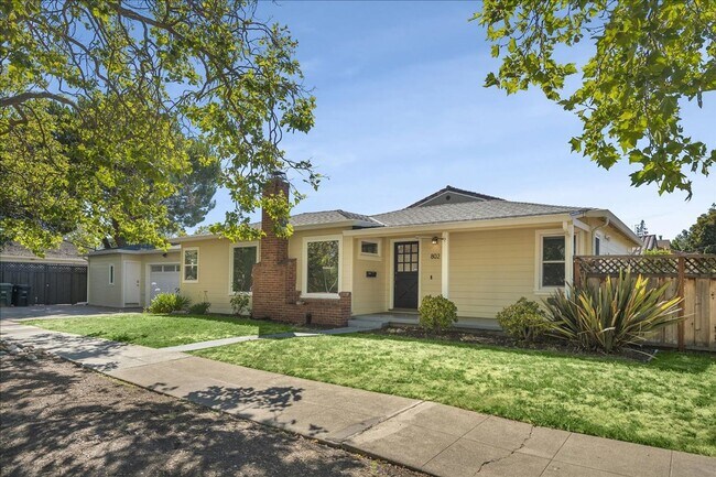 Building Photo - Spacious 3 bed 2 bath home in Mt. Carmel