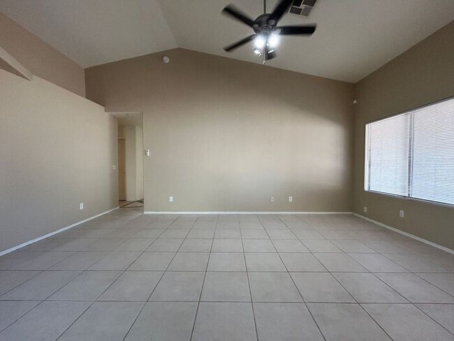 Building Photo - 5004 E Dartmouth St