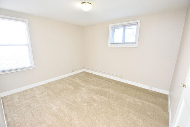 Building Photo - Remodeled, 2 bedroom South Bend IN home