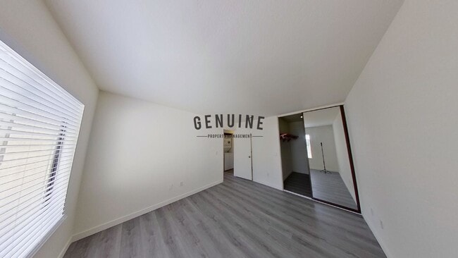 Building Photo - 2 Story 2Bd 2Ba Condo w/Vaulted Ceilings a...