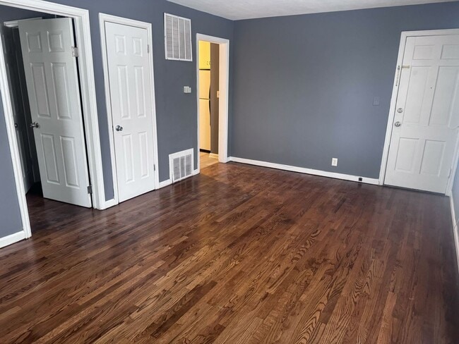 Building Photo - Adorable One Bedroom Home