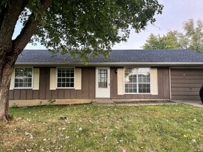 Building Photo - 4405 W Wagonwheel Trail