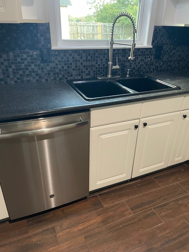 Building Photo - 7303 Carol Dr