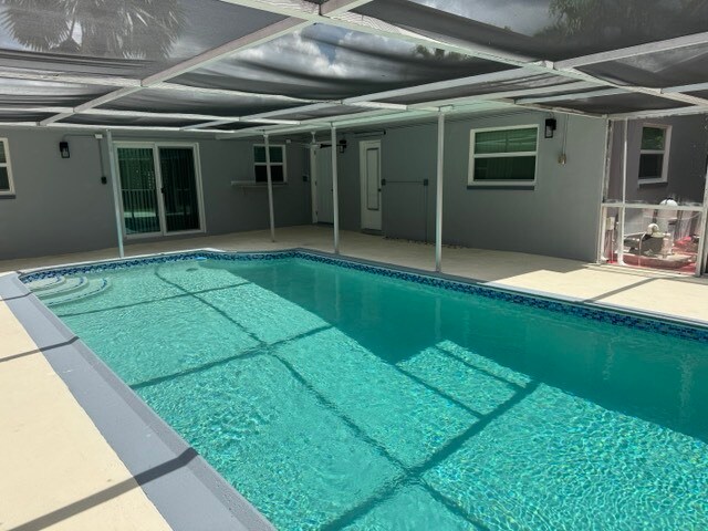 Building Photo - 6904 Doral