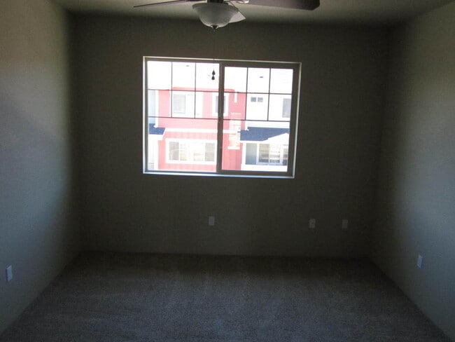 Building Photo - Charming 3 Story Town Home for Rent