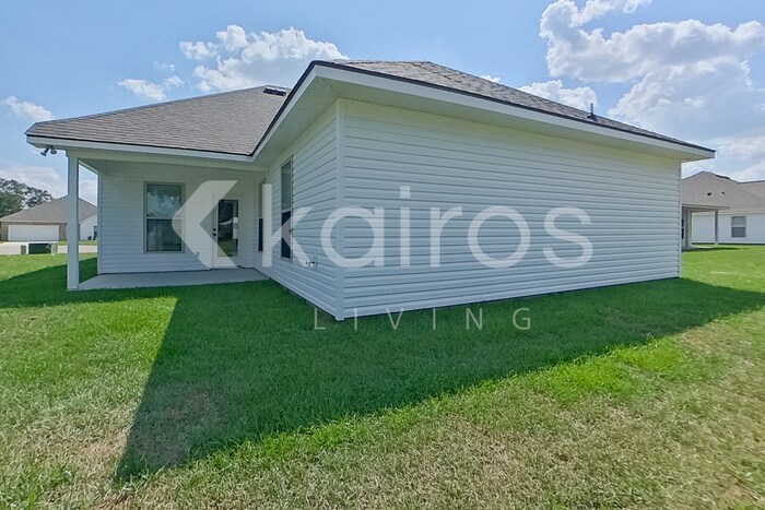 Building Photo - 117 Rainfall Ln