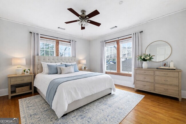 Building Photo - 114 E Maple St