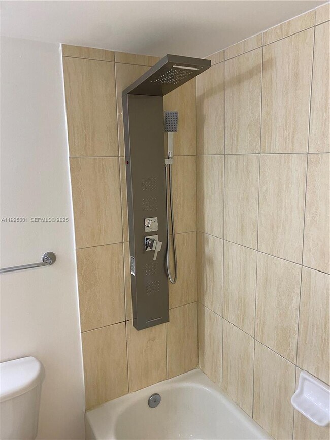 Building Photo - 1750 N Bayshore Dr