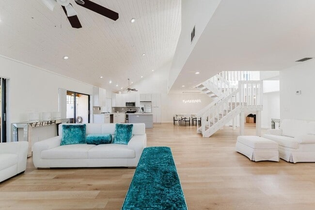 Building Photo - 665 Jeffery St