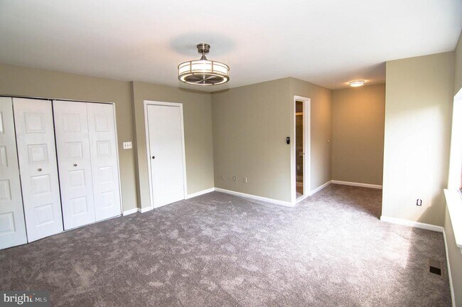 Building Photo - 5404 Helm Ct