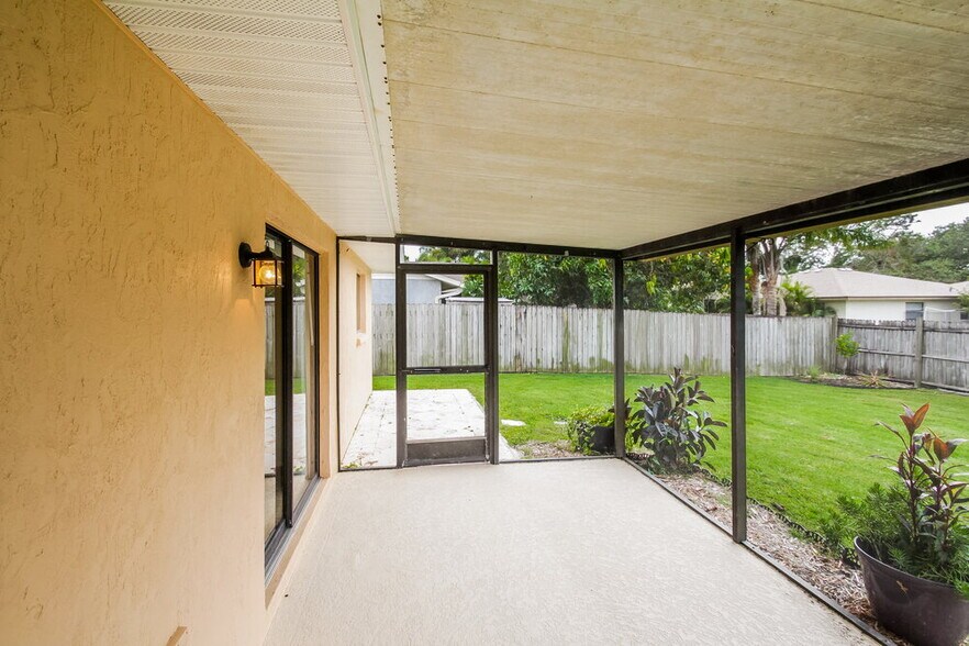 Building Photo - 4249 Lancaster Dr