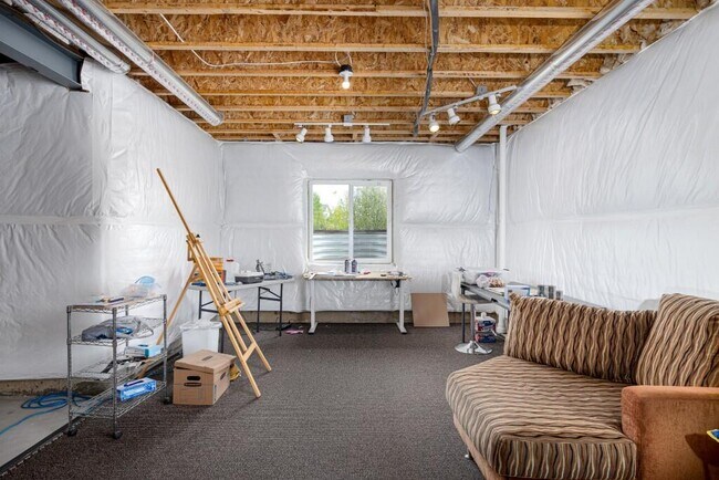 Building Photo - 3031 N Spurway Dr