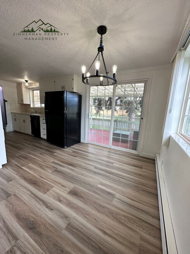 Building Photo - 32513-32515 Coburg Bottom Loop Rd