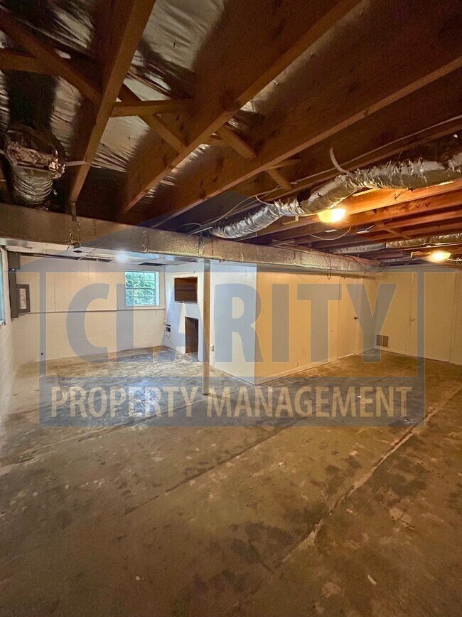 Building Photo - Three bedroom home w/ lots of storage!