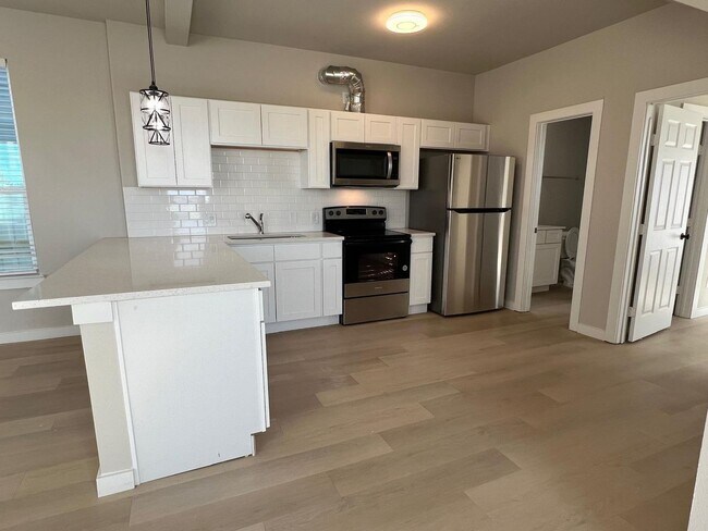 Building Photo - 3409 Valley Vista Dr