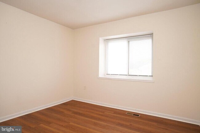 Building Photo - 4570 Conwell Dr