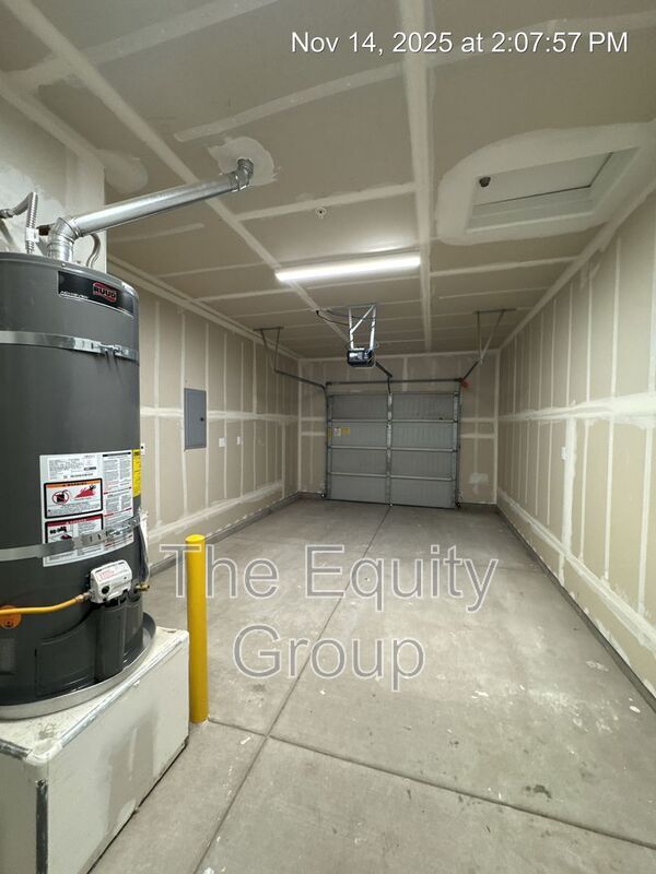 Building Photo - 410 S Summit St