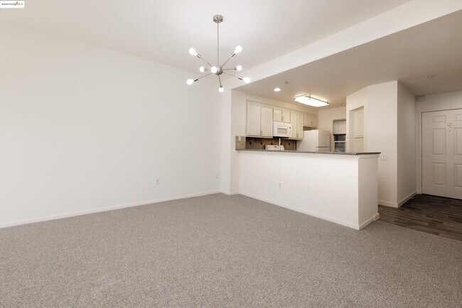 Building Photo - 220 Caldecott Ln