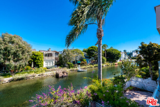 Building Photo - 225 Sherman Canal