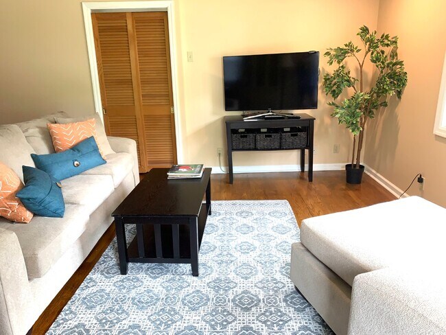 Building Photo - 497 Chase Rd