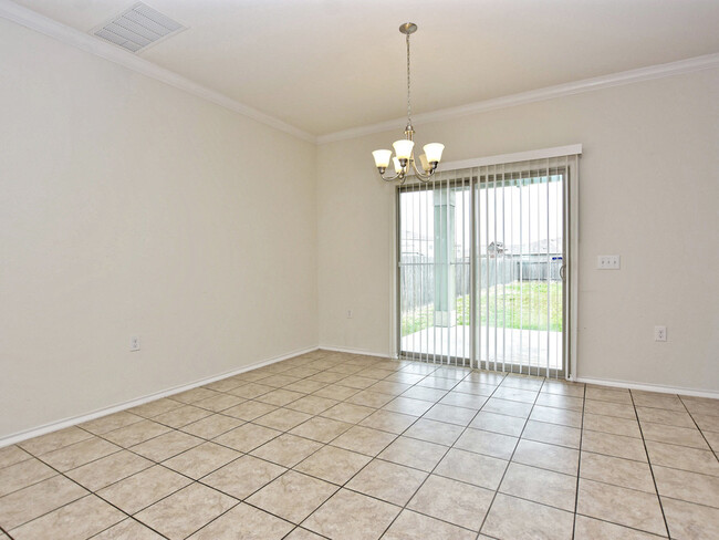 Building Photo - Inviting two story home in Berdoll Farms.