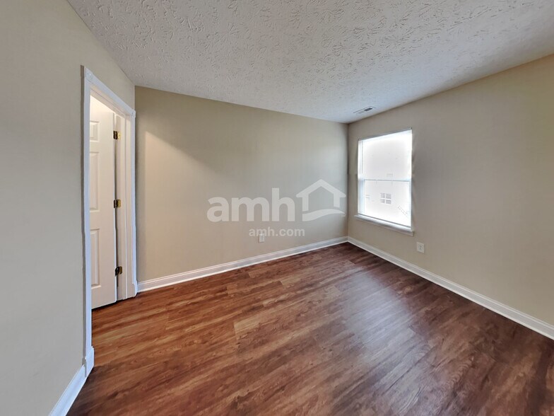Building Photo - 10430 Wintergreen Way