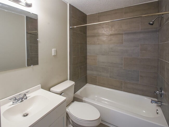 Building Photo - UPDATED 3 bed, 1 bath near U of M.