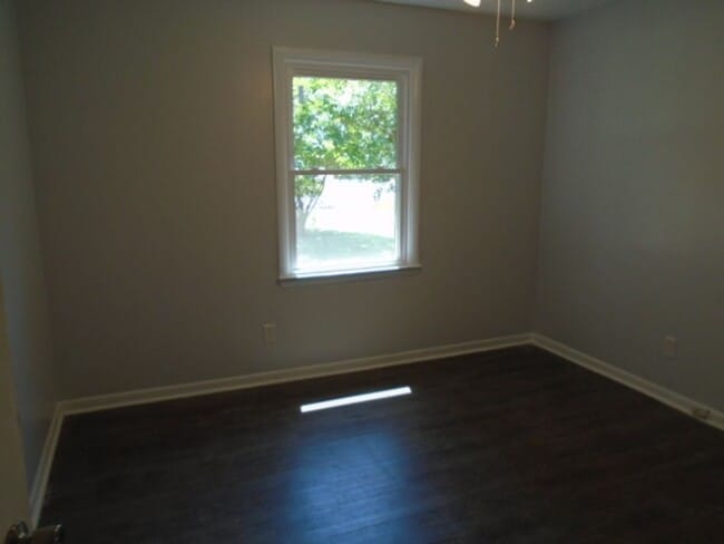 Building Photo - Village Green subdivision