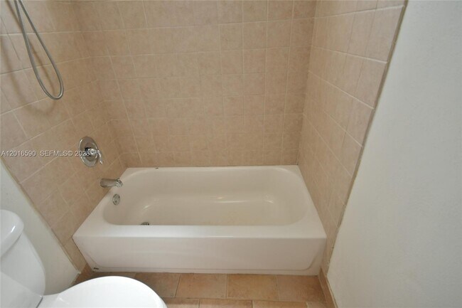 Building Photo - 6884 N Kendall Dr