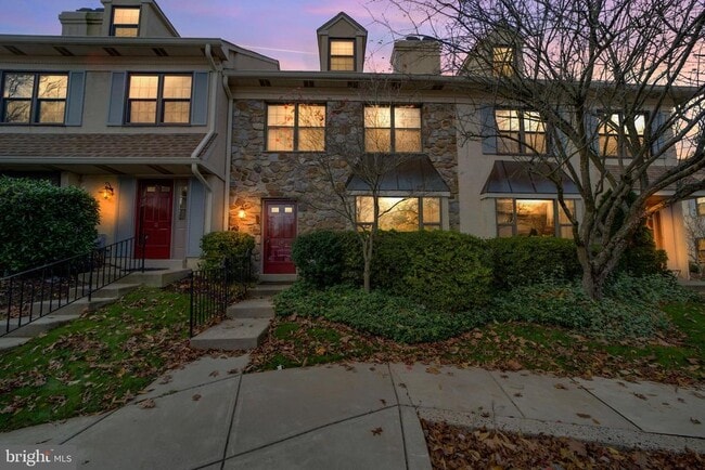 Building Photo - 10 Liberte Ln