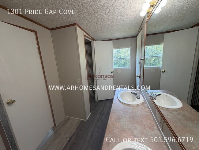 Building Photo - 1301 Pride Gap Cove