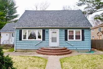 Building Photo - 117 Blydenburgh Ave