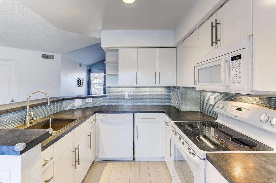 Building Photo - 2 Acoma St