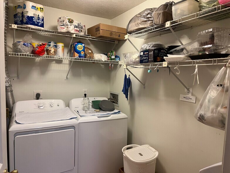 Laundry - 7392 Ridgepoint Dr