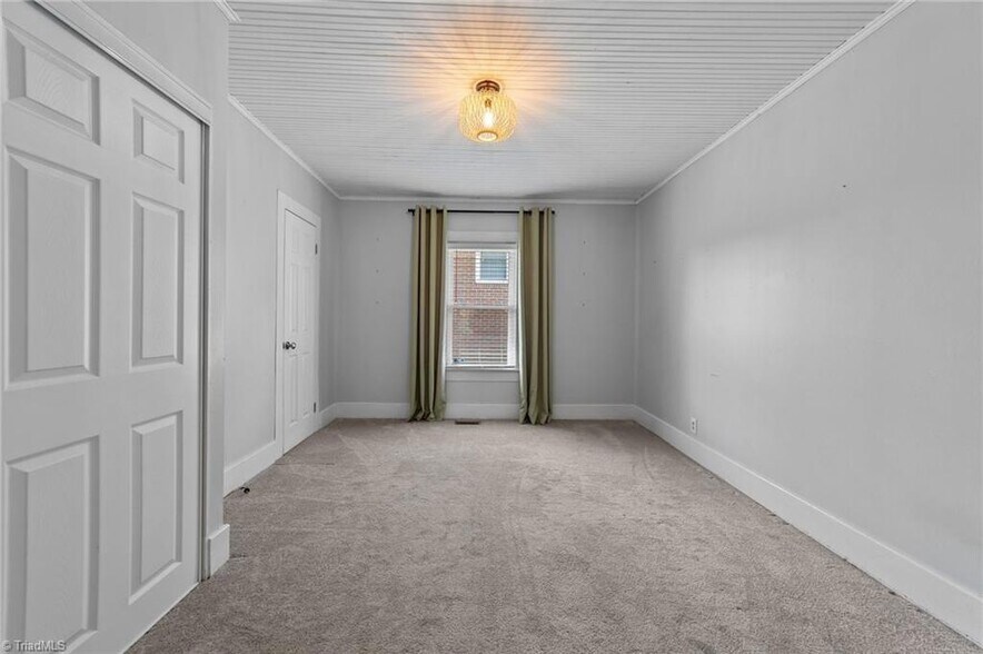Bedroom 3 - 305 W Kivett St
