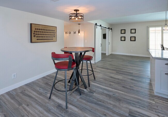 Building Photo - 8718 E Weldon Ave
